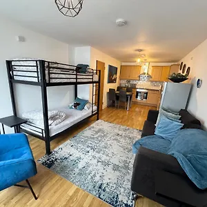 Apartment 1 Stop To Bridge, London